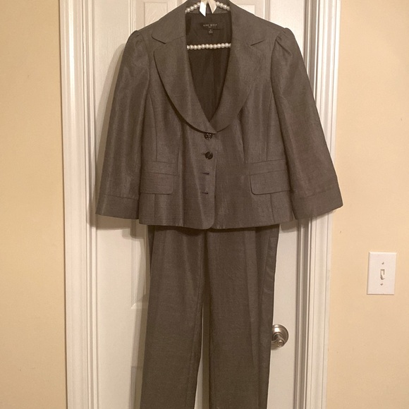 Beautiful Nine West Pantsuit - Picture 3 of 5